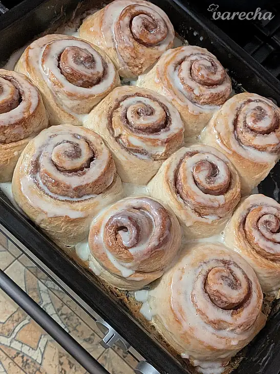 Delicate cinnamon nests with icing