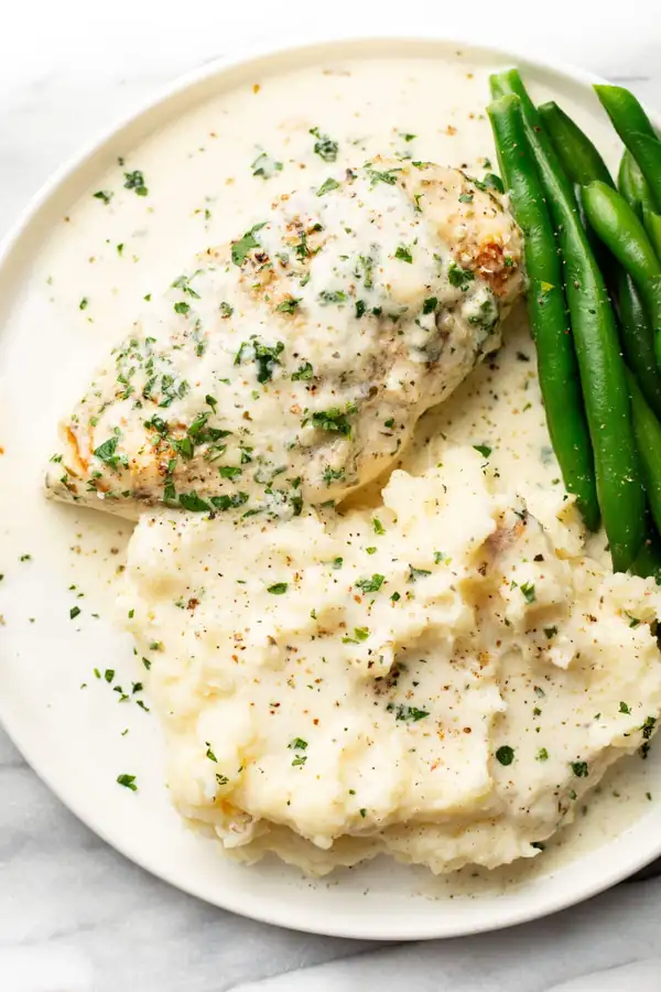 Pechugas de pollo al horno con vino blanco