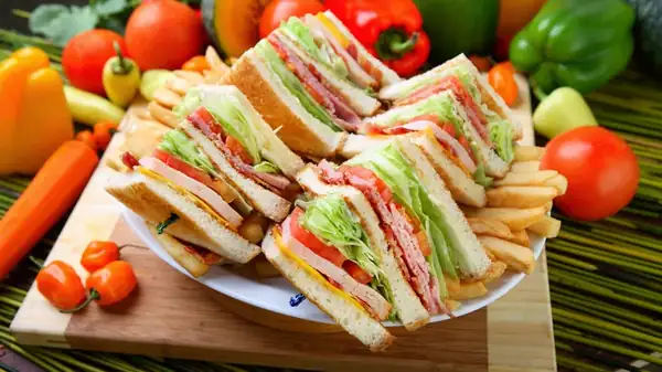 The Classic Appetizer That Absolutely Belongs On Your Club Sandwich
