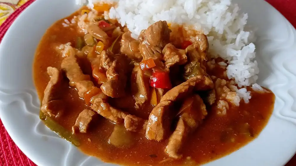 Pork noodles with capsicum