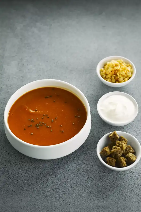 Tomato soup with lentils