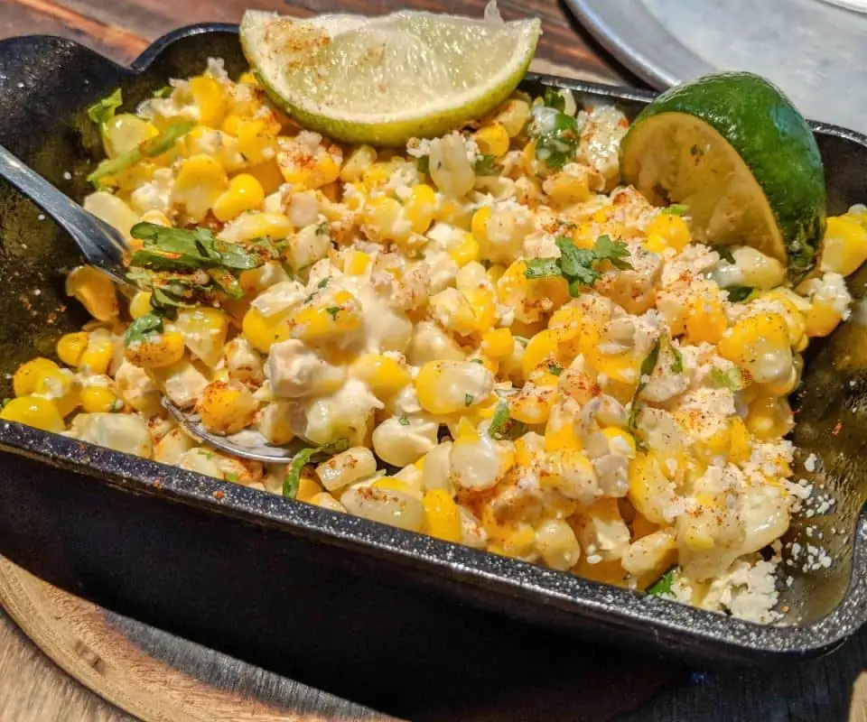 Esquites (Ensalada de maíz mexicana)