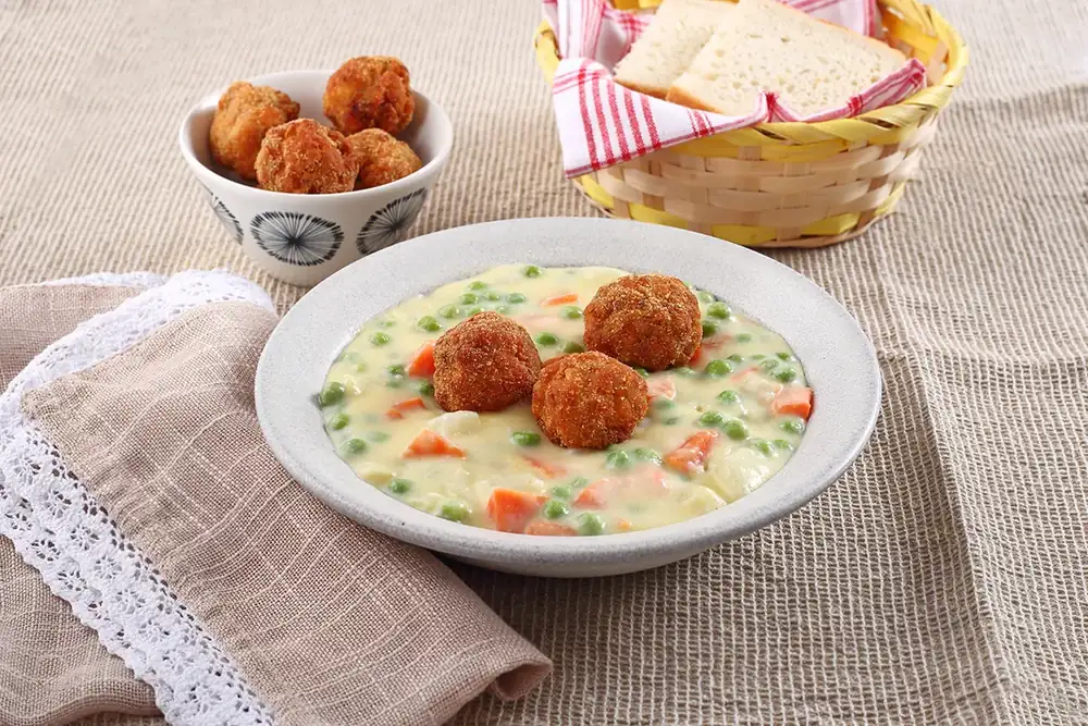 Recipe for a delicious stew with meatballs
