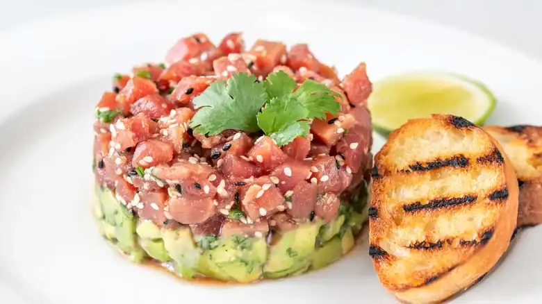You Should Be Topping Your Tuna With This Powder Usually Reserved For Desserts