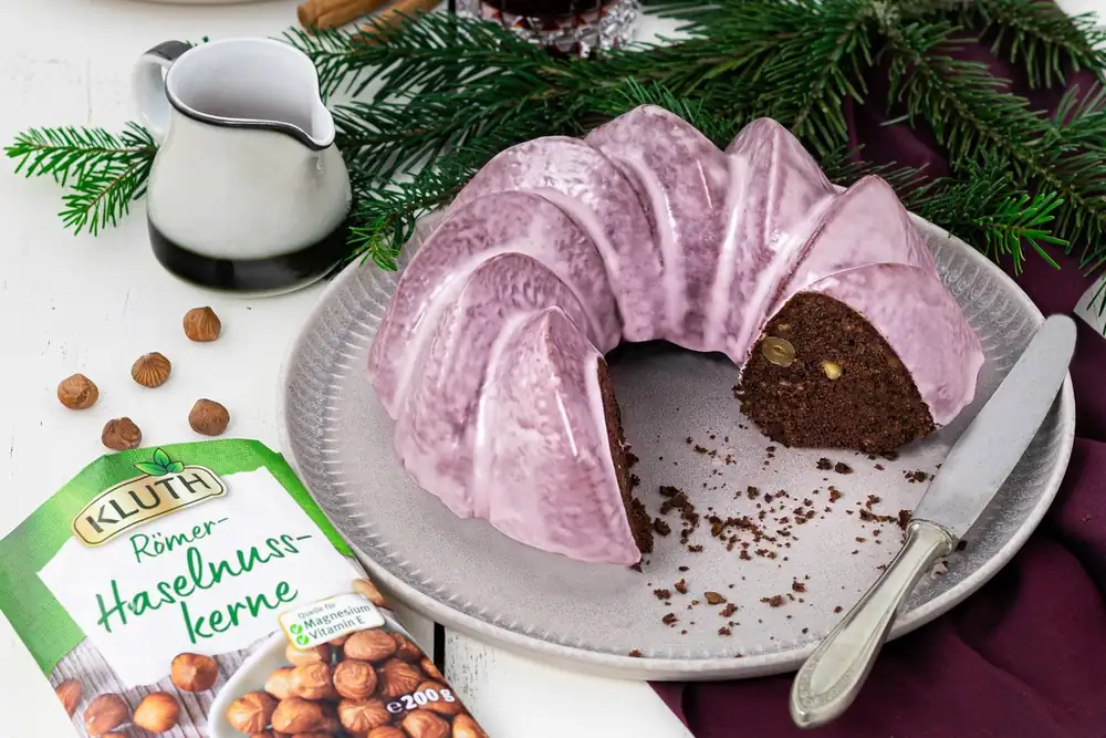 Sugar-free mulled wine cake with raisins