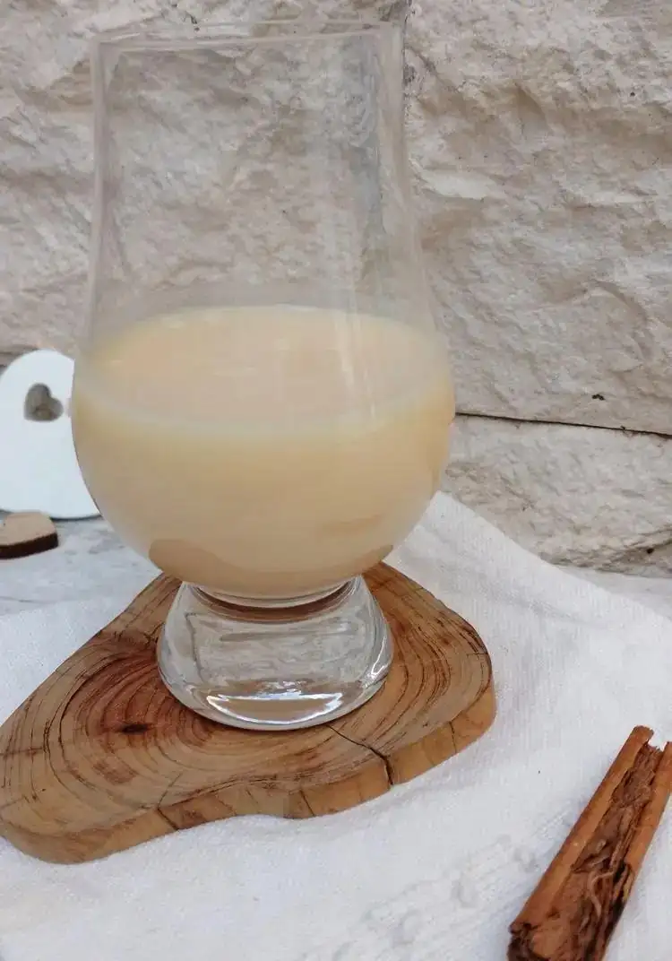 Milk liqueur, white chocolate and cinnamon