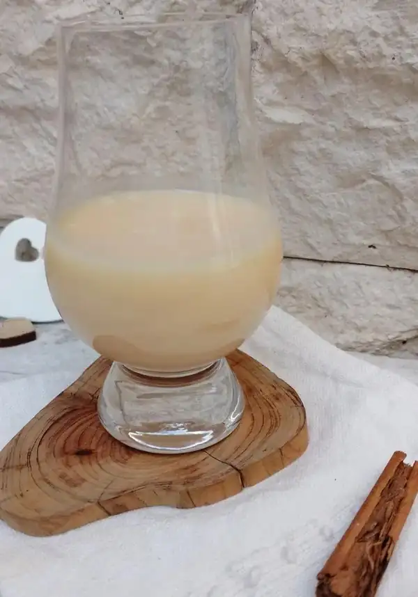 Milk liqueur, white chocolate and cinnamon