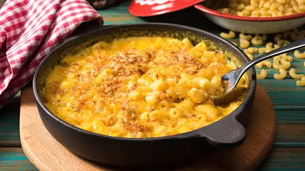 Spice Up Your Mac And Cheese With One Saucy Addition
