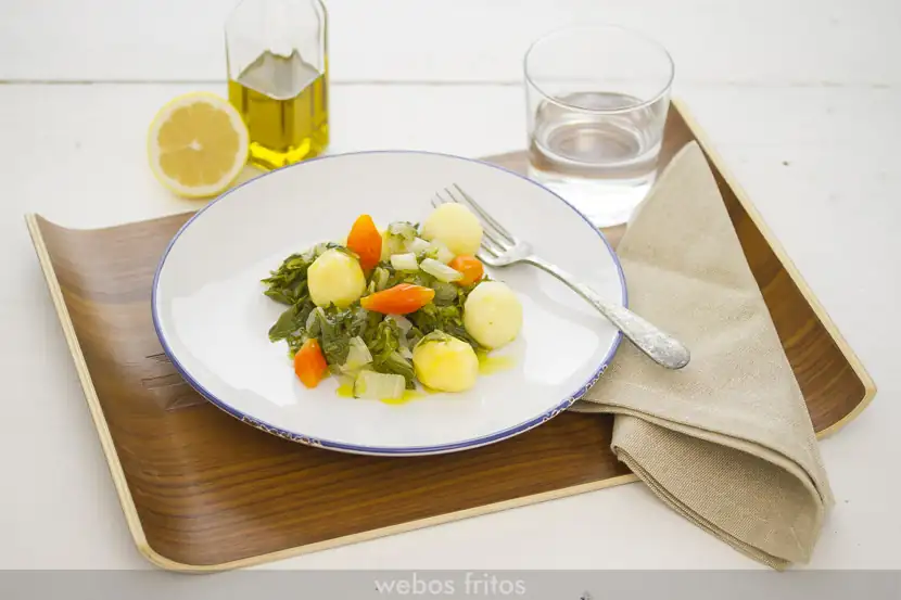Acelgas, patatas y zanahorias hervidas