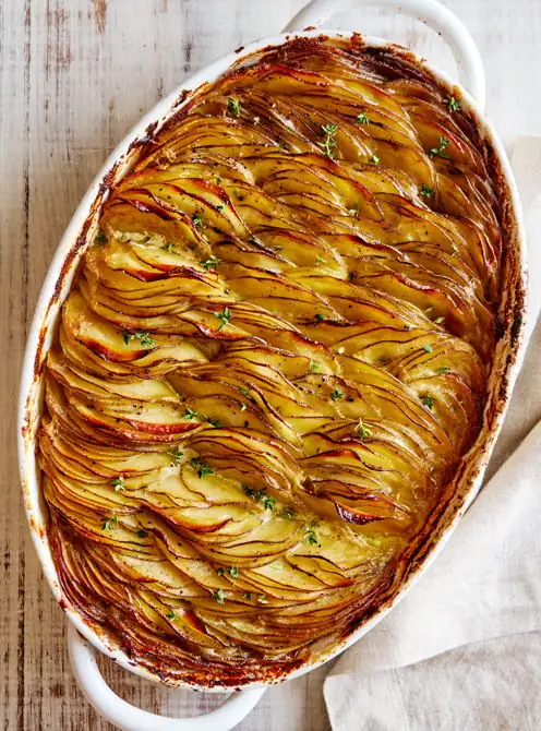 Potato gratin with leeks and thyme