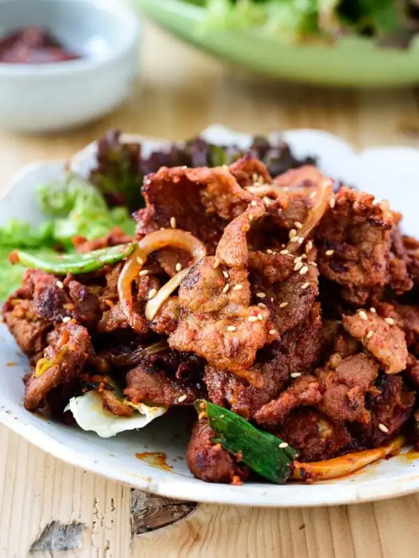Jeyuk bokkeum (bulgogi de cerdo picante)