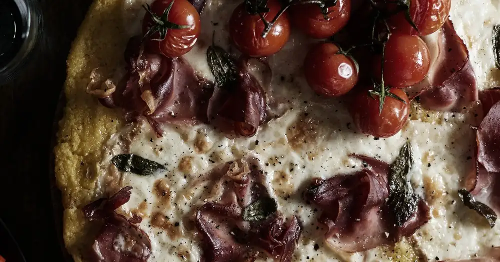 Taleggio-polenta pizza