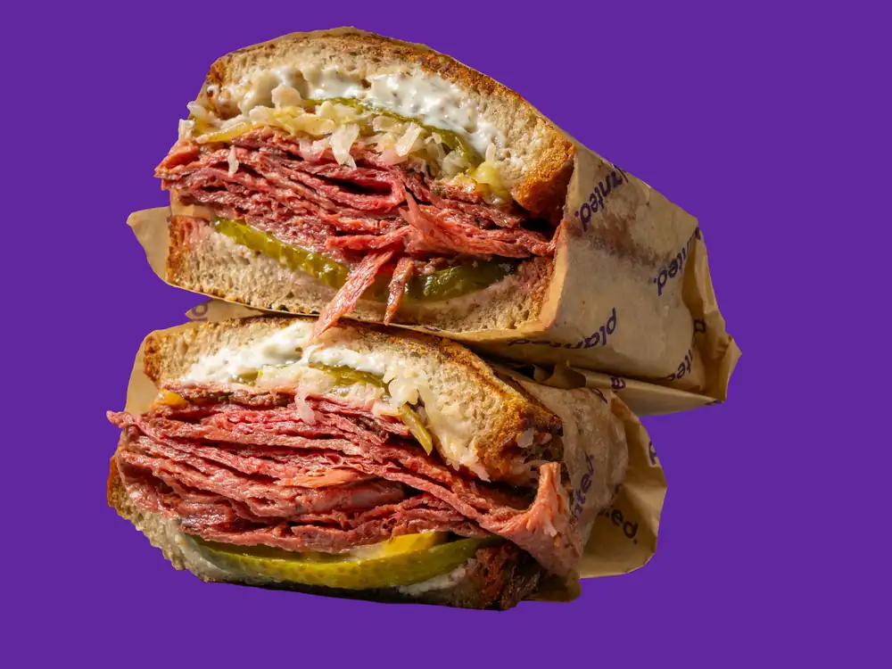 Sándwich de pastrami de charcutería