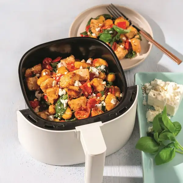 All-in-one Mediterranean-style chicken, gnocchi and vegetables