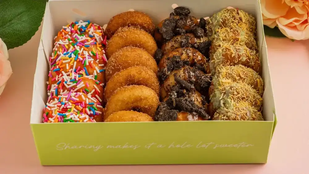 Este nuevo local de postres en Toronto eleva los mini donuts al estilo de la CNE con ingredientes gourmet y helado suave