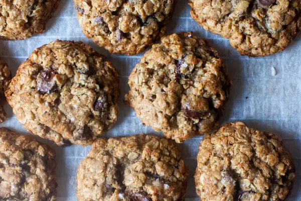 whole wheat chocolate oat cookies