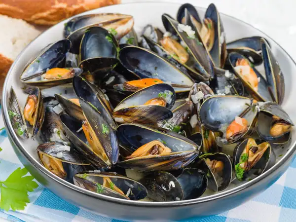 Traditional mussels marinière: the best recipe