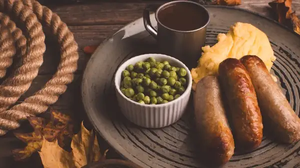 ¿Por qué la comida británica llegó a ser conocida como aburrida e insípida?