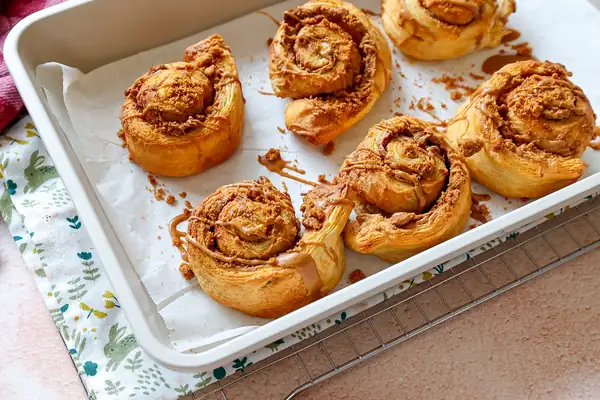 Speculoos croissant rolls