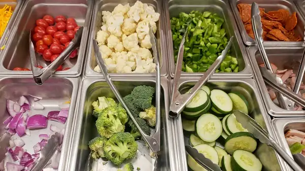 Why You Should Visit A Salad Bar Before Making Homemade Pizza