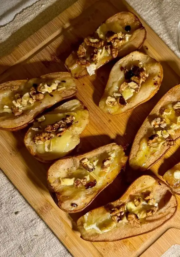 Pears with Gorgonzola and Walnuts