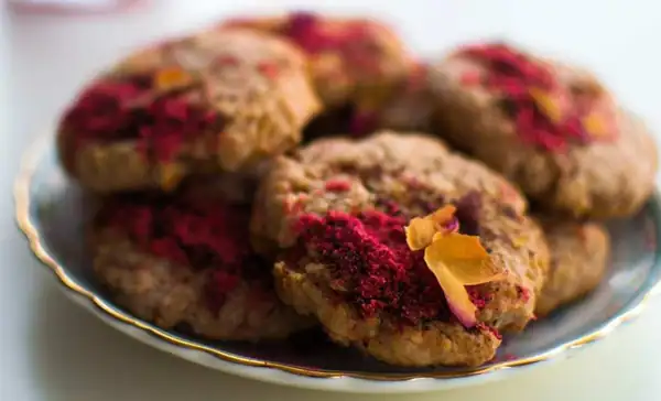White Chocolate Almond Cookies w/ Raspberry Powder