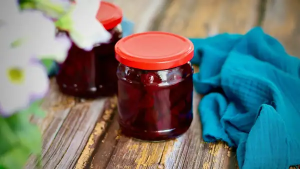 Pickled beets will be enhanced with a fragrant marinade: Anise, cumin and fennel are a pleasant change