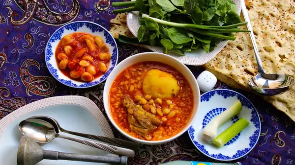 Abgoosht: El antiguo guiso iraní a base de cordero y limas secas
