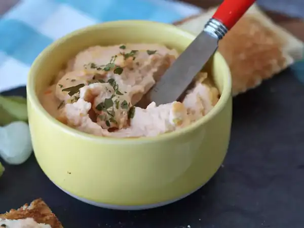 Crab stick (surimi) spread: creamy and ready in minutes