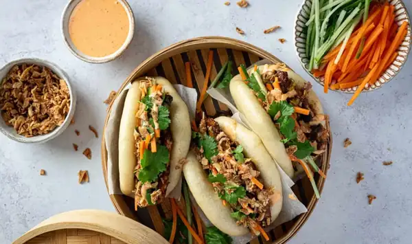 Olvídate de la comida para llevar y prepara estos sabrosos panecillos bao veganos desde cero