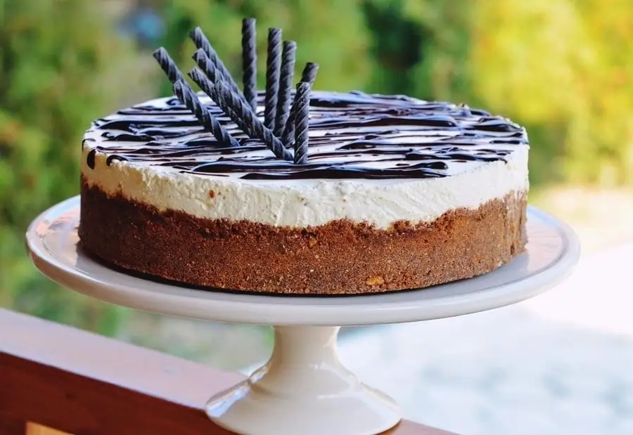 Tarta de queso con chocolate y caramelo sin hornear
