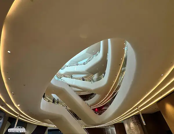 Ombak KLCC abre sus puertas con 37 tiendas de comida y bebida: tartas de huevo con croissant, tienda de conveniencia coreana y más