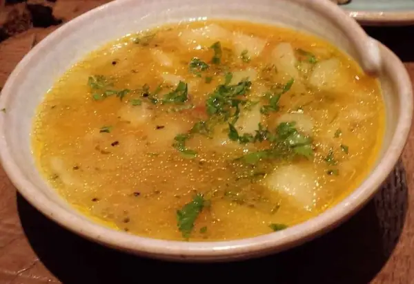 Aloo Ki Tarkari (curry de patata paquistaní)