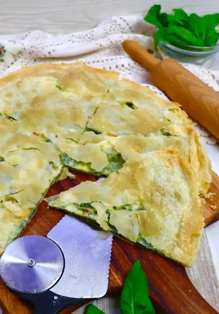 Puff pastry with herbs and cheese