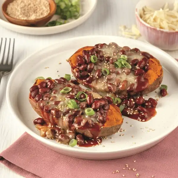 Batatas rellenas de frijoles rojos
