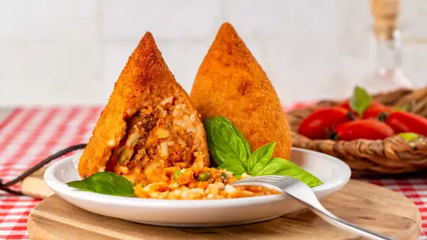 Arancini or arancine: how to make them at home, just like in Sicily