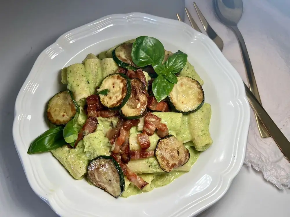 Receta: Pasta con puré de calabacín y panceta