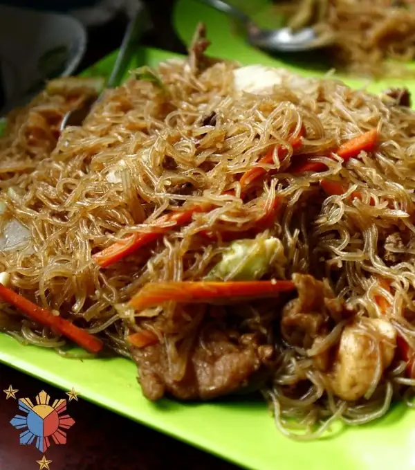 Bihon Pancit (Filipino Fried Rice Noodles)