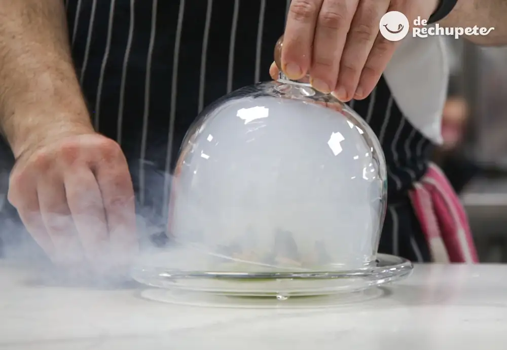 The most well-known modern or haute cuisine techniques. Airs, foams, spherification, 3D,...