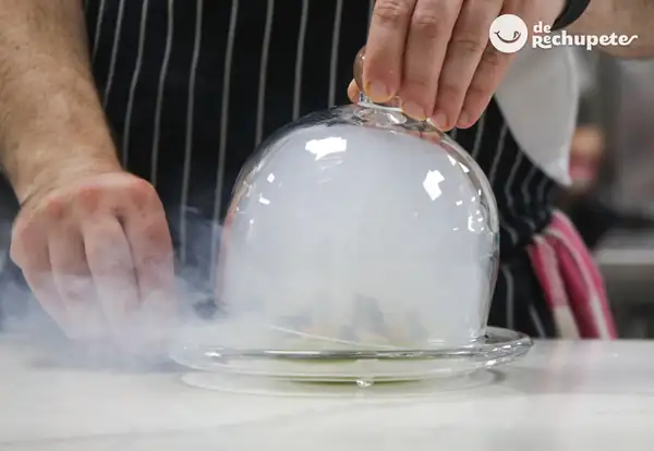 The most well-known modern or haute cuisine techniques. Airs, foams, spherification, 3D,...