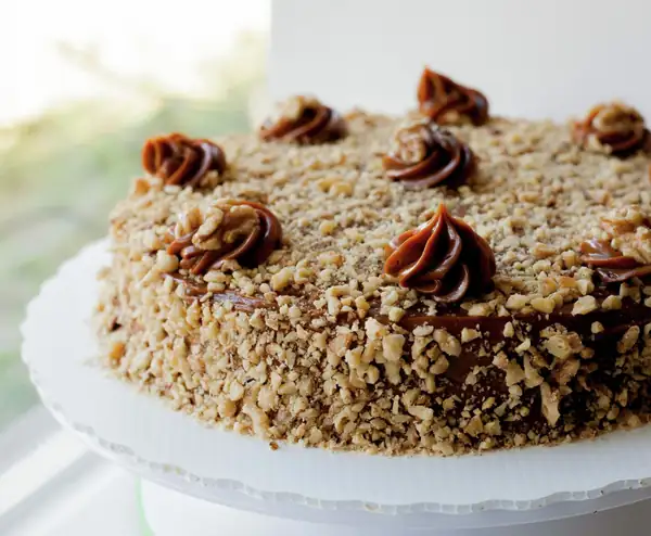 Pastel de dulce de leche y nueces - La Cocina Chilena de Pilar Hernández