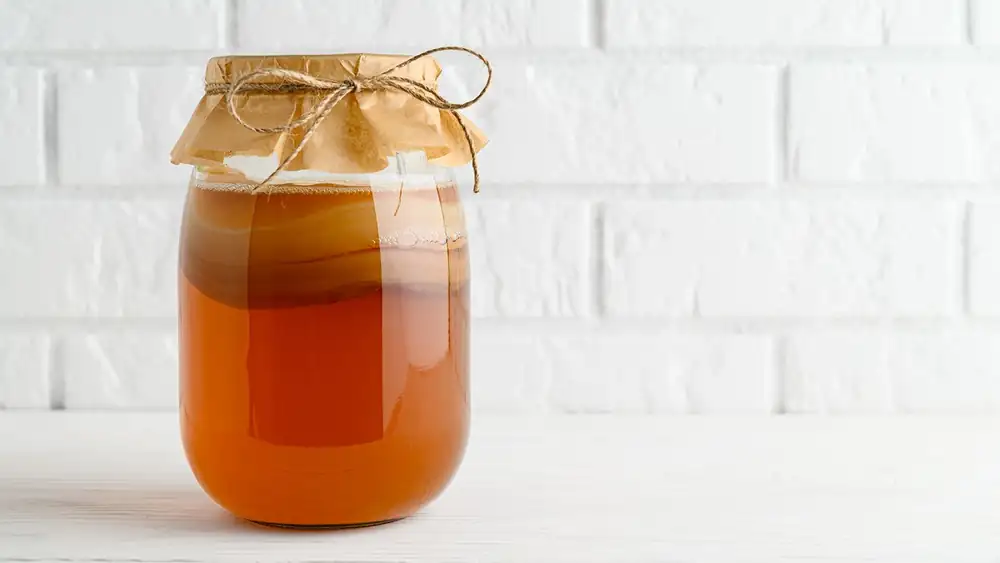 Los beneficios para la salud de la kombucha + una receta casera rápida y fácil