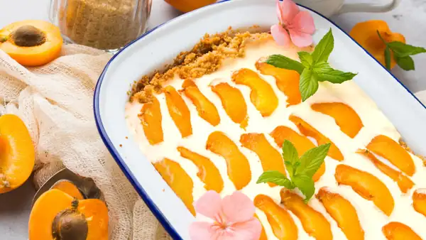 Charlotte de melocotón: Receta fácil de 4 pasos con solo 5 ingredientes