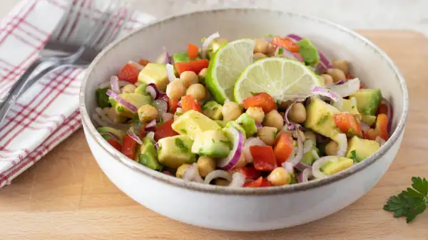 Craving something fresh? The ingenious trick for an amazing avocado and chickpea ceviche in 5 minutes, without turning on the stove!