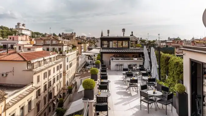 In Rome, a terrace in the heart of the city for relaxed aperitifs and beautiful sunsets