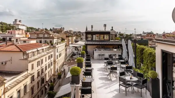 In Rome, a terrace in the heart of the city for relaxed aperitifs and beautiful sunsets