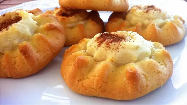 Cretan Sweet Cheese Pastries Recipe (Kalitsounia)