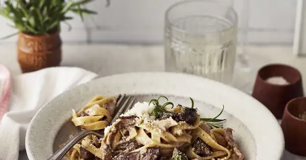 Pasta, mushrooms and chicken liver