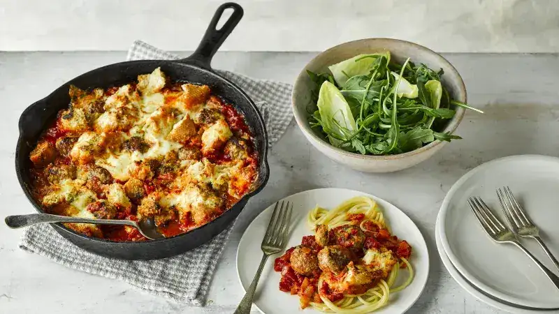 One-pan Turkey Meatballs with Garlic Bread