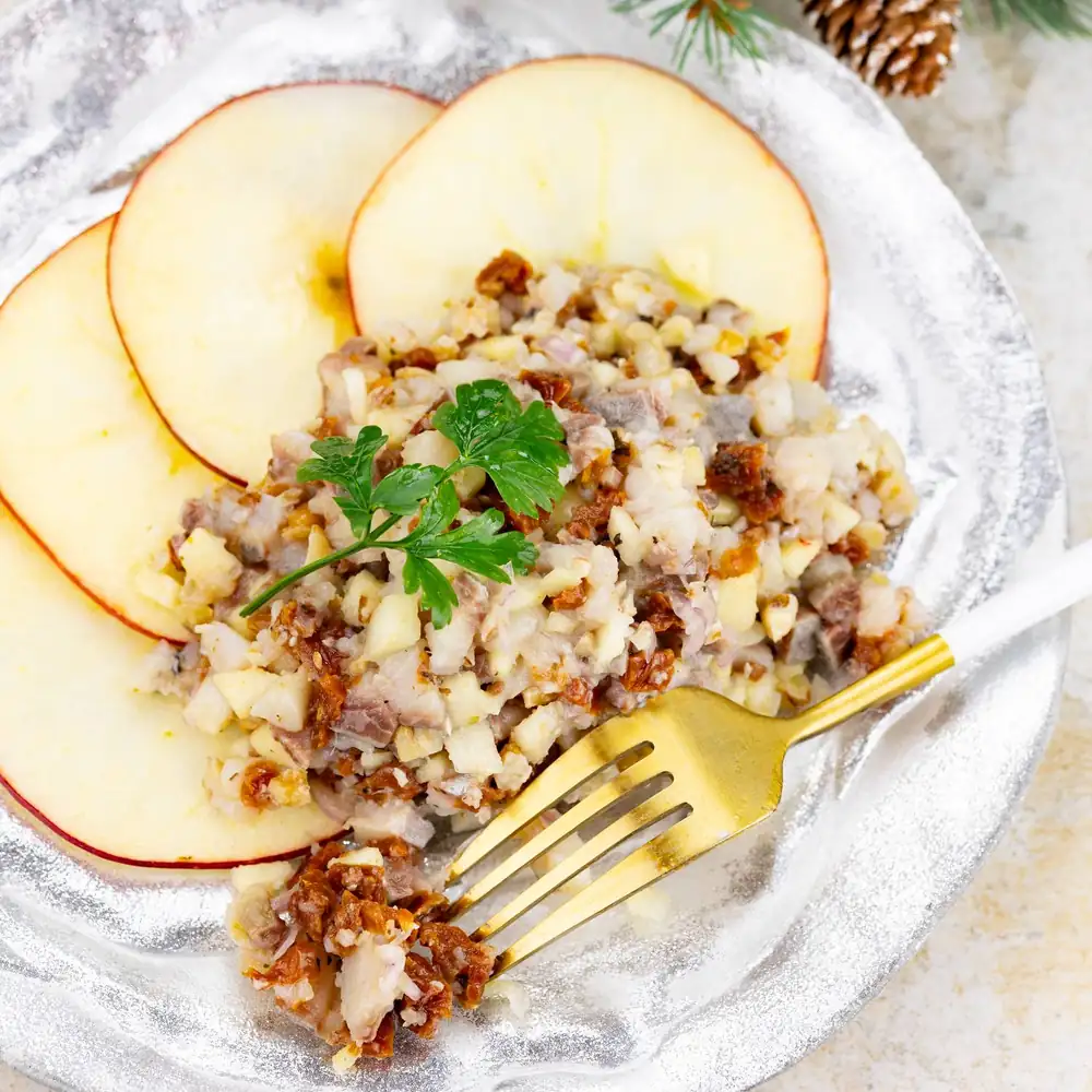 Herring tartare with dried tomatoes